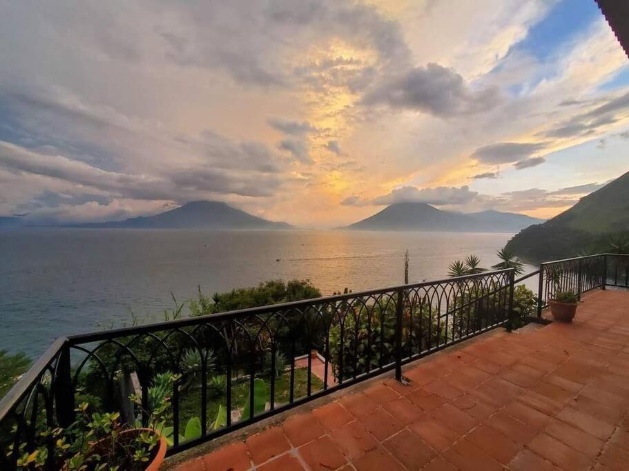 Villa Casa Laguna: View In The World Santa Cruz La Laguna